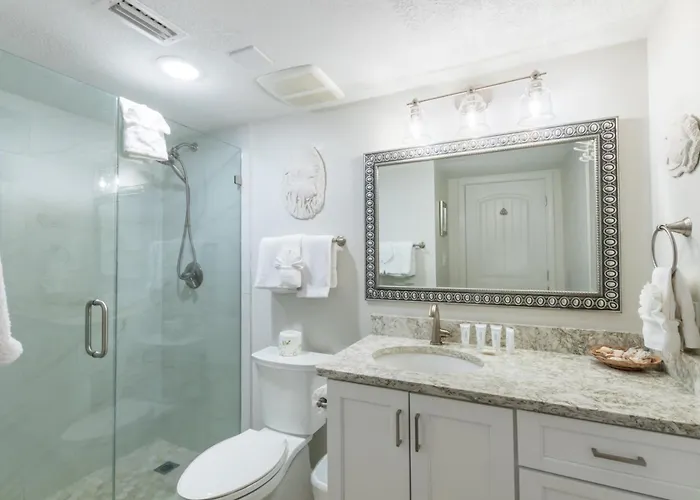 Compass Point Apartment *