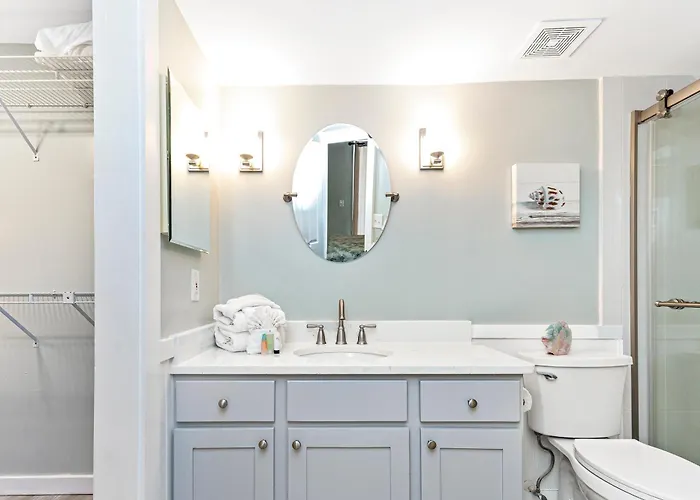 Compass Point Apartment *