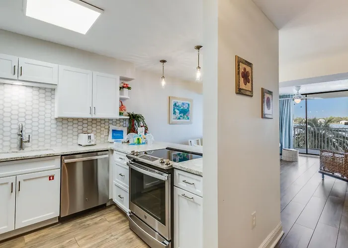 Apartment Compass Point