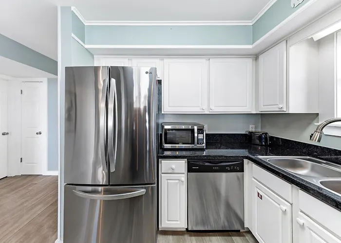 Compass Point Apartment *