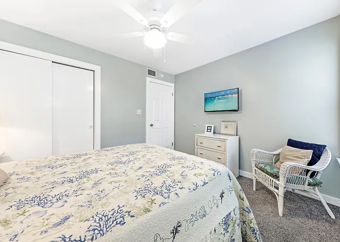 Compass Point Apartment