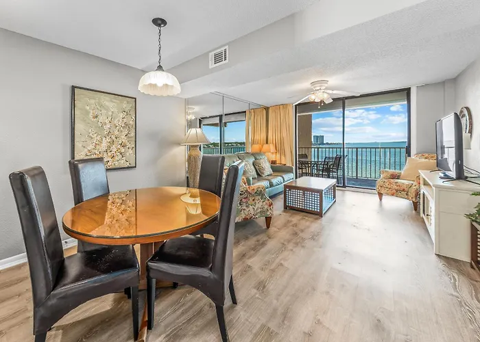 Compass Point Apartment *