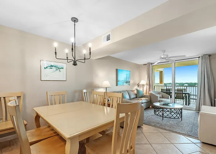 Compass Point Apartment *