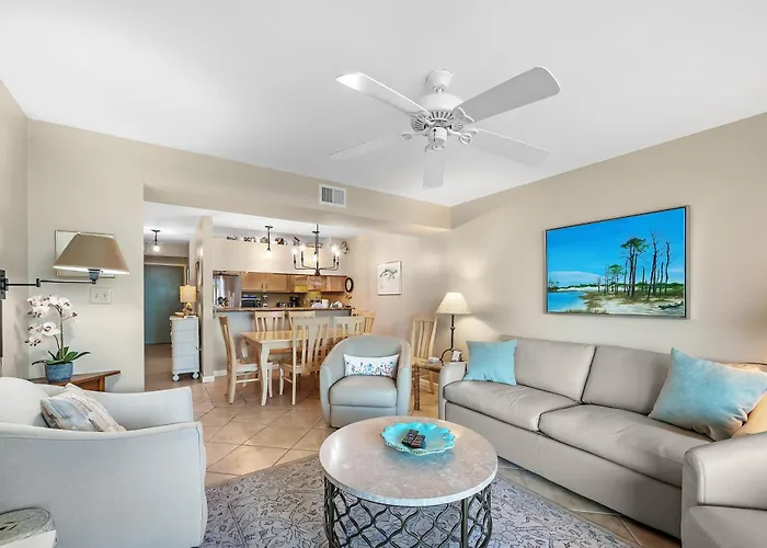 Compass Point Apartment *