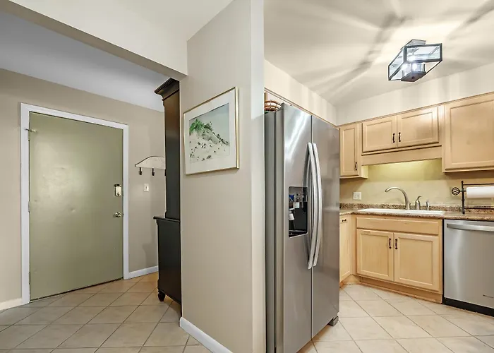 Compass Point Apartment *