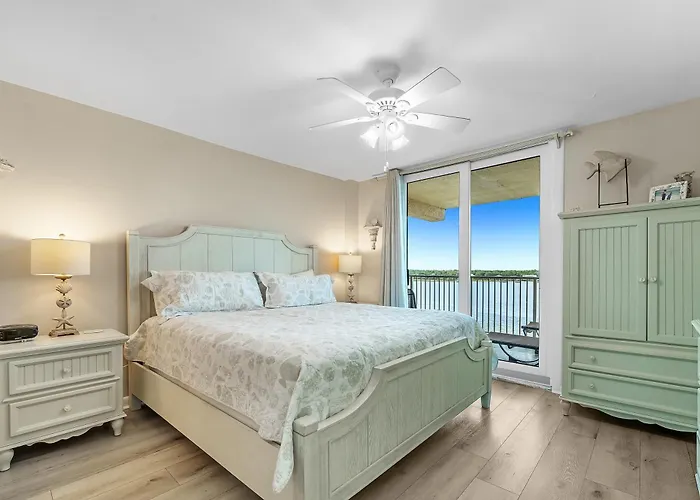 Compass Point Apartment *