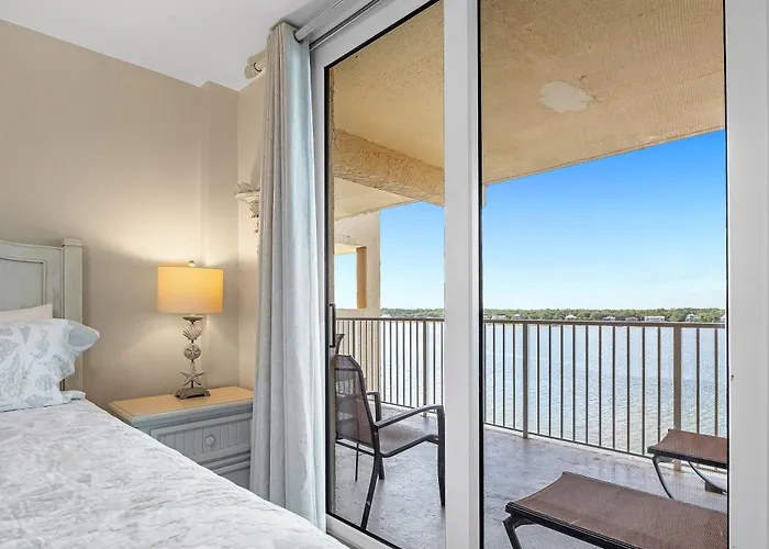 Compass Point Apartment *
